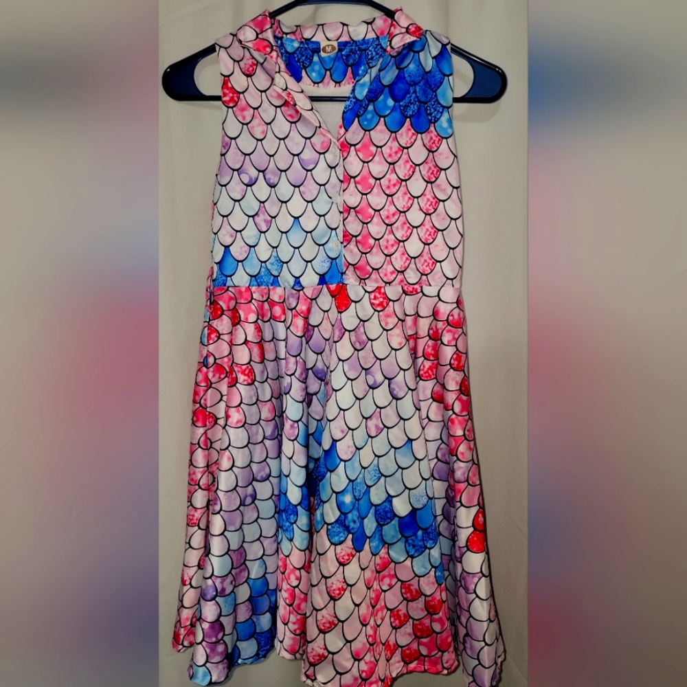 Girls mermaid pattern dress size M